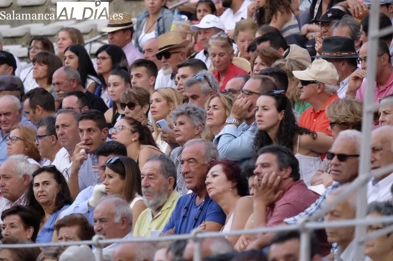 Público en el festejo de rejones en La Glorieta