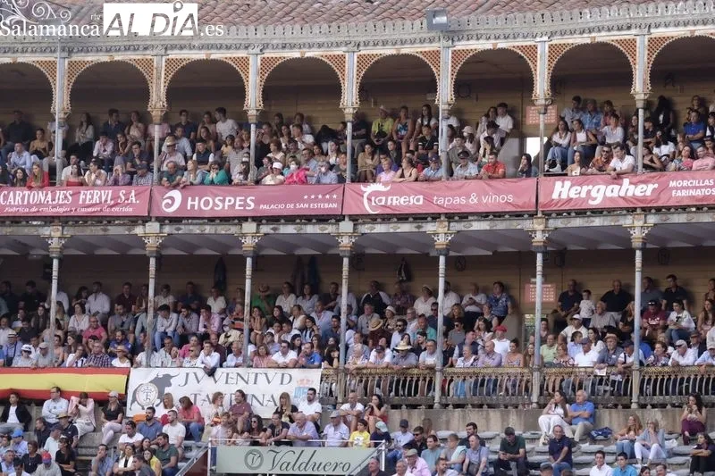 Público en el festejo de rejones en La Glorieta