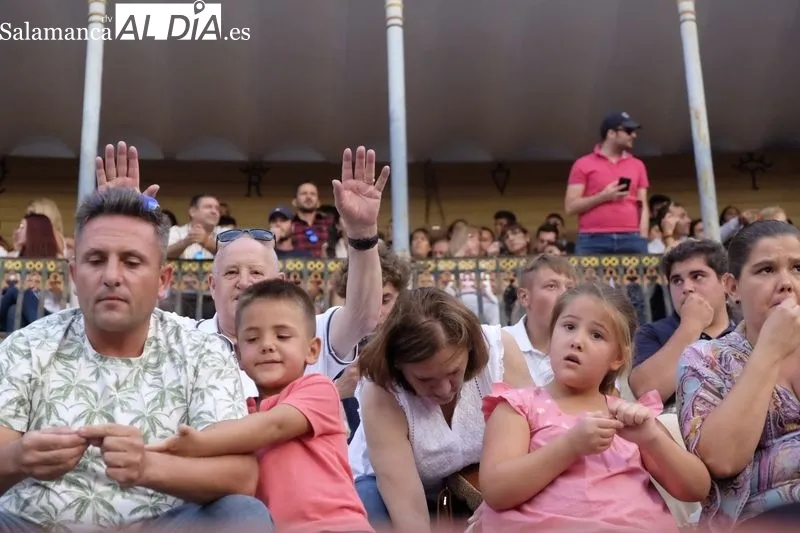 Público en el festejo de rejones en La Glorieta