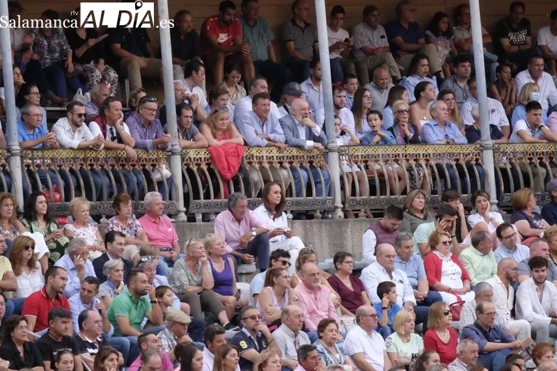 Público en el festejo de rejones en La Glorieta