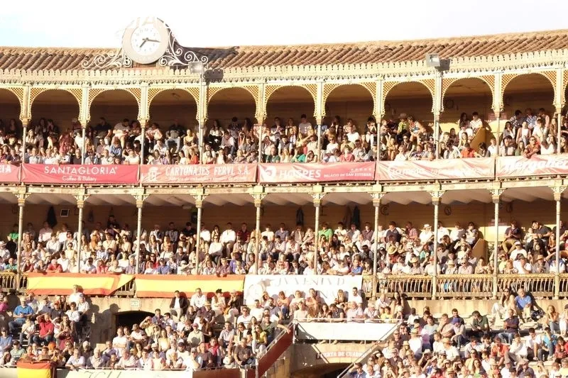 Público en el festejo de rejones en La Glorieta