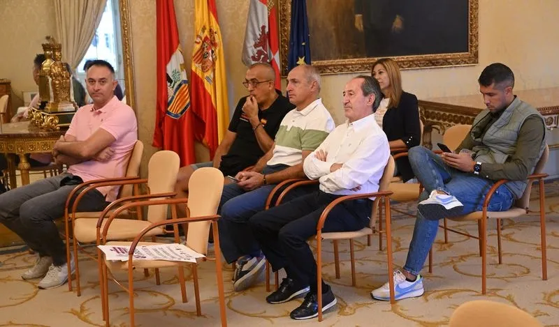 Presentación en el Ayuntamiento de Salamanca de la Carrera Popular contra la Violencia de Género