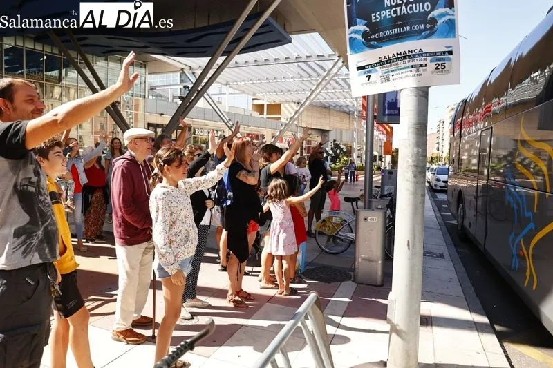 Los menores saharauis que han pasado sus vacaciones con familias salmantinas partieron de la estación de Vialia