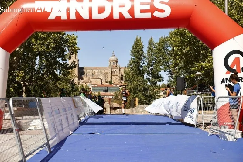Foto 16 - Multitud de atletas se echan a las calles de Salamanca en plenas Ferias con un entretenido Duatl&oacute;n