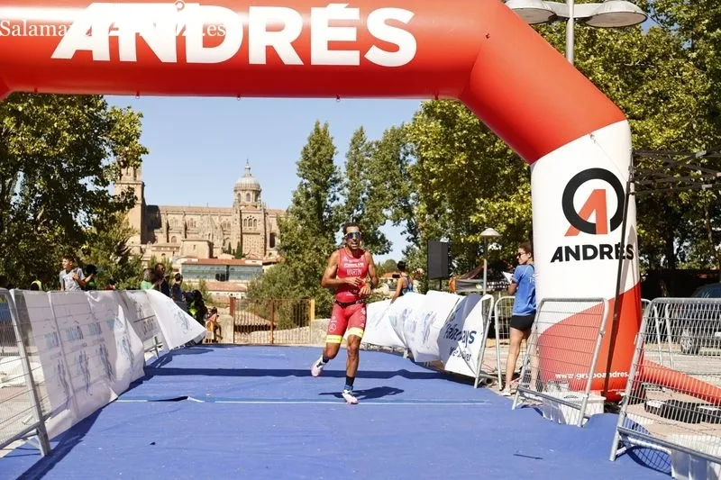 Foto 12 - Multitud de atletas se echan a las calles de Salamanca en plenas Ferias con un entretenido Duatl&oacute;n
