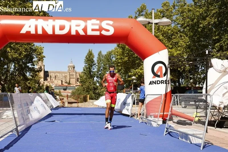 Foto 11 - Multitud de atletas se echan a las calles de Salamanca en plenas Ferias con un entretenido Duatl&oacute;n