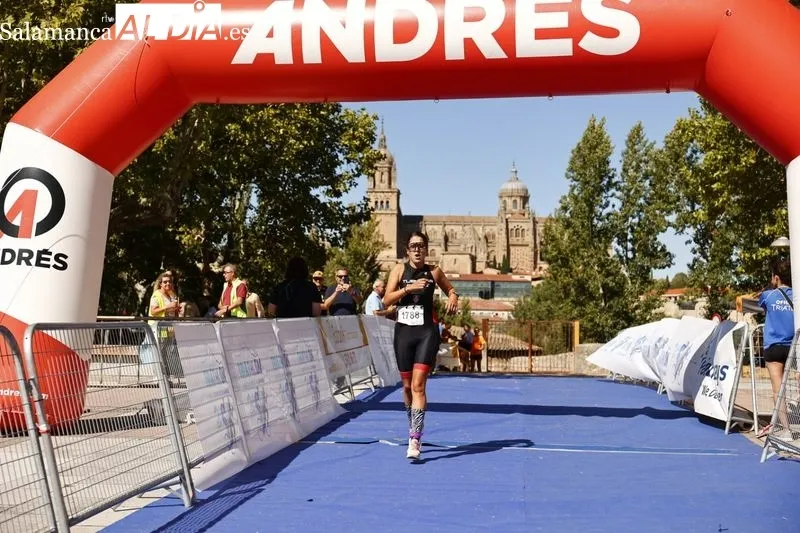 Foto 4 - Multitud de atletas se echan a las calles de Salamanca en plenas Ferias con un entretenido Duatl&oacute;n