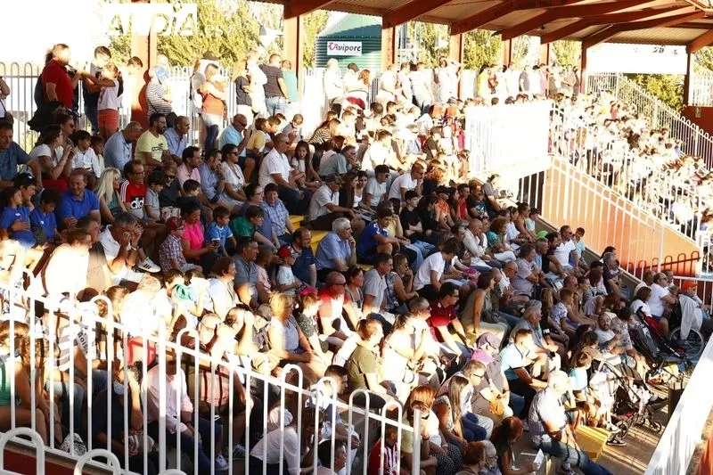 Clase práctica de la Escuela de Tauromaquia en el anillo de exhibiciones del recinto ferial