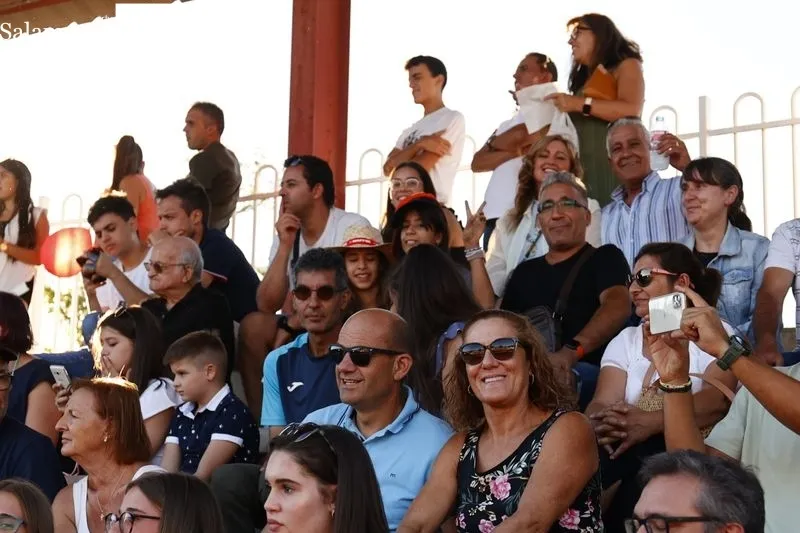 Clase práctica de la Escuela de Tauromaquia en el anillo de exhibiciones del recinto ferial