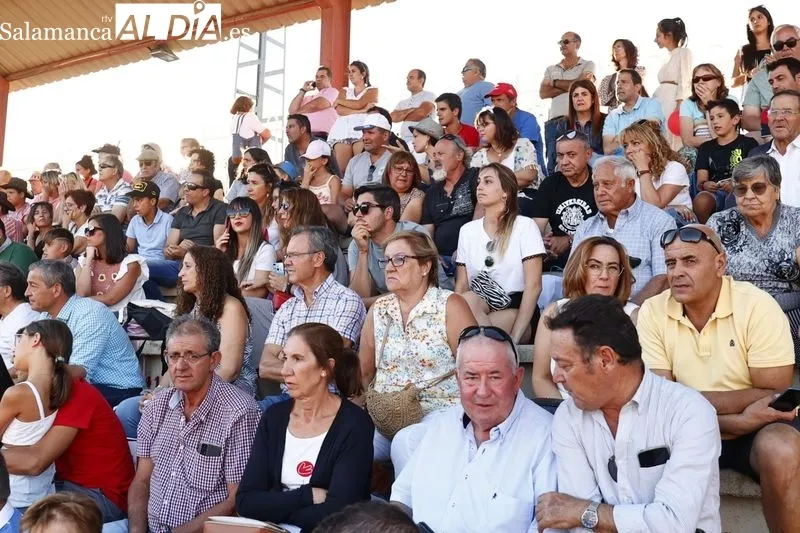 Clase práctica de la Escuela de Tauromaquia en el anillo de exhibiciones del recinto ferial