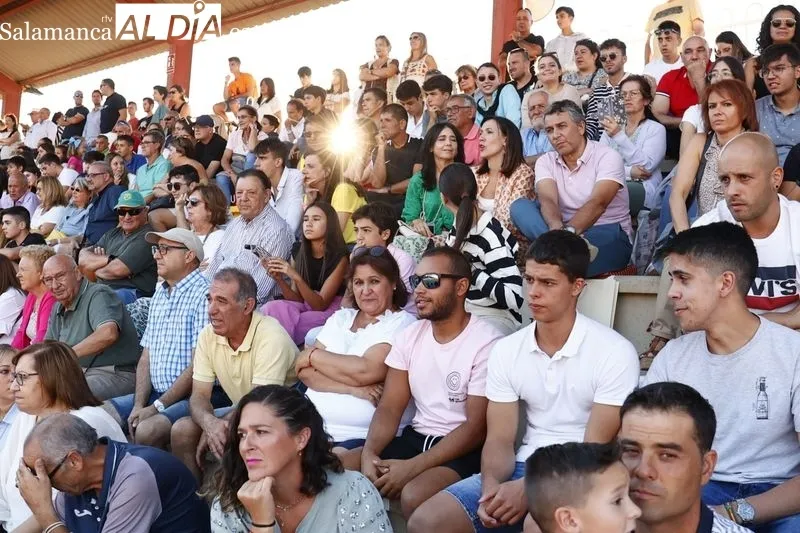 Clase práctica de la Escuela de Tauromaquia en el anillo de exhibiciones del recinto ferial