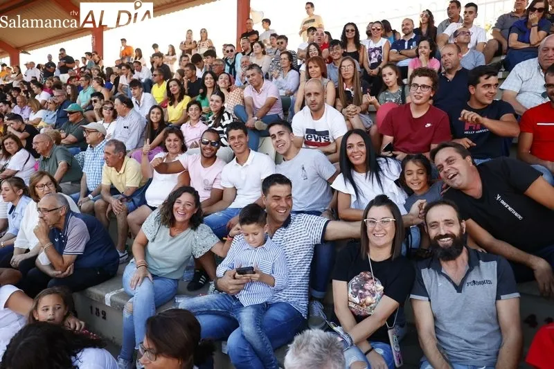 Clase práctica de la Escuela de Tauromaquia en el anillo de exhibiciones del recinto ferial
