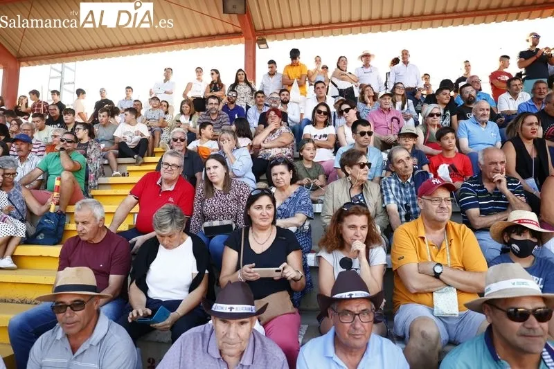 Clase práctica de la Escuela de Tauromaquia en el anillo de exhibiciones del recinto ferial