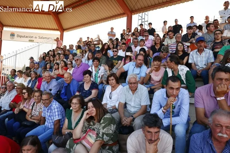 Clase práctica de la Escuela de Tauromaquia en el anillo de exhibiciones del recinto ferial
