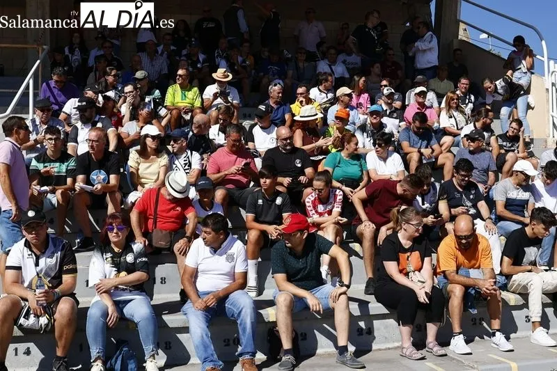 Galería de público del Unionistas - Linares / Fotos: David Sañudo