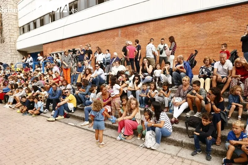 Foto 13 - El Mago Oski inaugura el XVI Festival Artes de Calle con la actuaci&oacute;n &laquo;Un, Dos, Tres, Abracadabra&raquo;