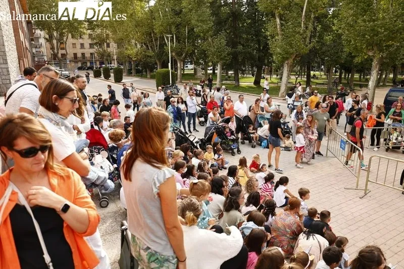 Foto 7 - El Mago Oski inaugura el XVI Festival Artes de Calle con la actuaci&oacute;n &laquo;Un, Dos, Tres, Abracadabra&raquo;