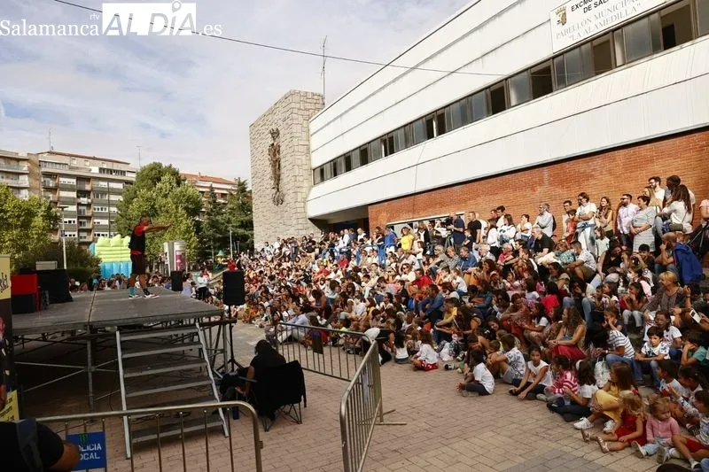 Foto 4 - El Mago Oski inaugura el XVI Festival Artes de Calle con la actuaci&oacute;n &laquo;Un, Dos, Tres, Abracadabra&raquo;