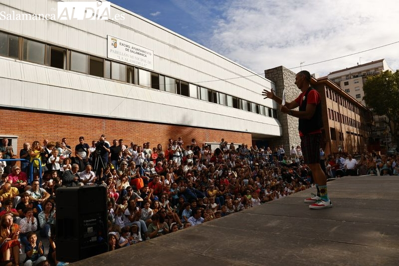 Foto 1 - El Mago Oski inaugura el XVI Festival Artes de Calle con la actuación «Un, Dos, Tres, Abracadabra»
