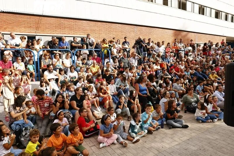 Foto 2 - El Mago Oski inaugura el XVI Festival Artes de Calle con la actuaci&oacute;n &laquo;Un, Dos, Tres, Abracadabra&raquo;