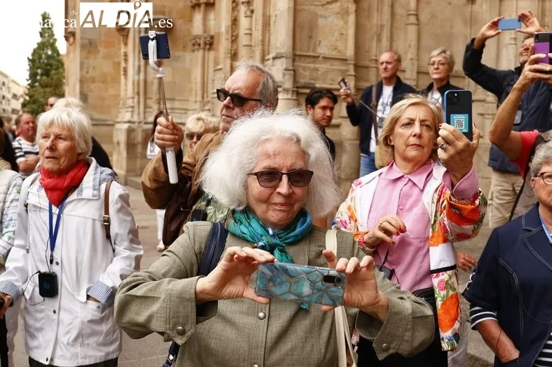 Los miembros de la Corporación municipal se dirigen en comitiva a la Catedral