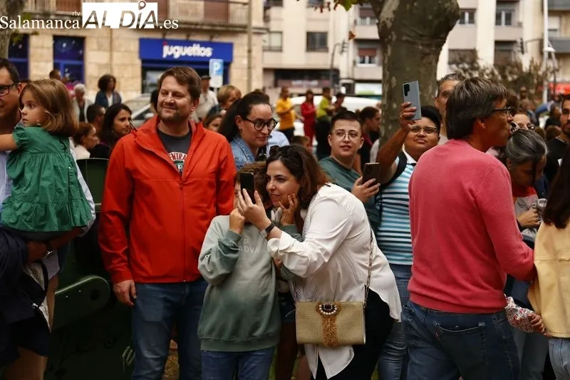 Los cabezudos y las charangas animan las calles salmantinas