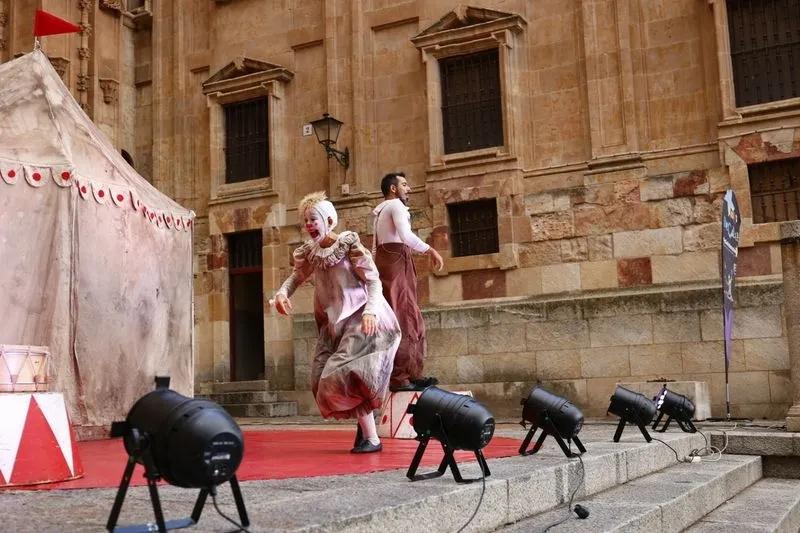 'El circo de los valientes' en el Patio Chico de Salamanca