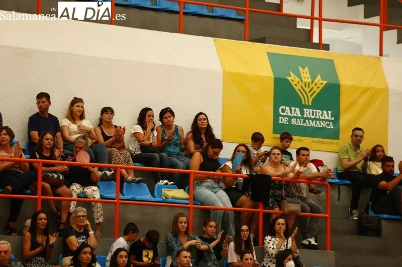 Foto 14 - El CD Salmantino demuestra su talento con una exhibici&oacute;n de gimnasia en medio de las Ferias