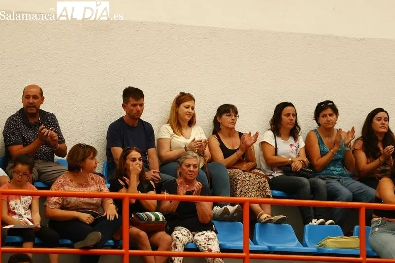 Foto 7 - El CD Salmantino demuestra su talento con una exhibici&oacute;n de gimnasia en medio de las Ferias