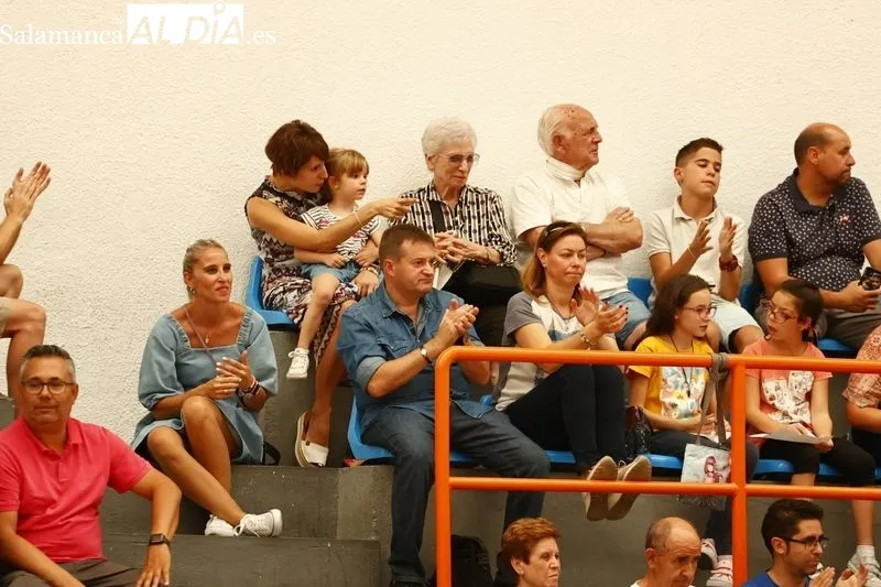 Foto 6 - El CD Salmantino demuestra su talento con una exhibici&oacute;n de gimnasia en medio de las Ferias