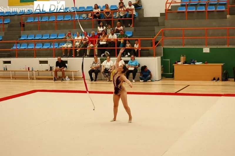 Foto 5 - El CD Salmantino demuestra su talento con una exhibici&oacute;n de gimnasia en medio de las Ferias