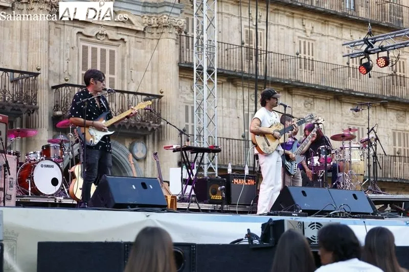 Foto 6 - Paul Alone conquista a la Plaza Mayor con su concierto