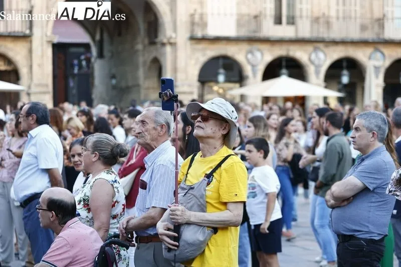 Foto 5 - Paul Alone conquista a la Plaza Mayor con su concierto