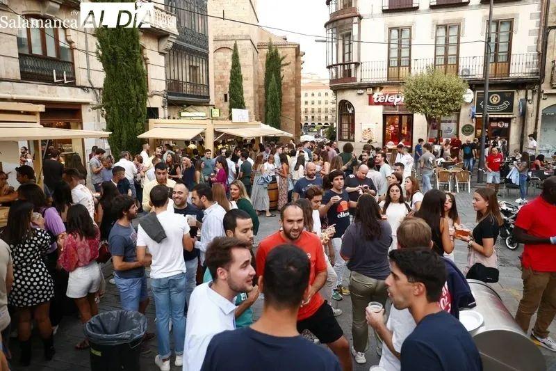 Foto 18 - Las Fiestas tambi&eacute;n se disfrutan con el tapeo en las casetas de la plaza del Mercado