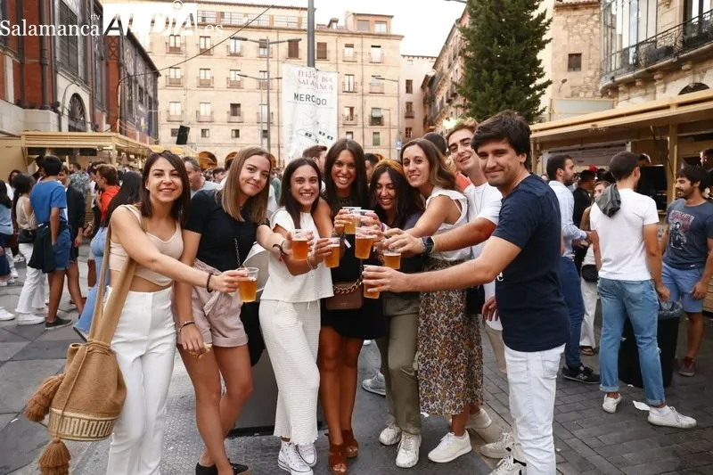Foto 13 - Las Fiestas tambi&eacute;n se disfrutan con el tapeo en las casetas de la plaza del Mercado