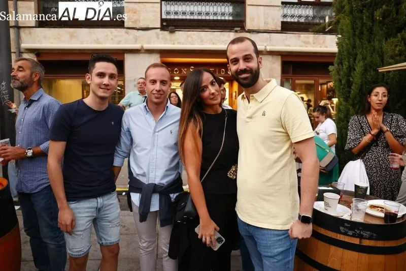 Foto 12 - Las Fiestas tambi&eacute;n se disfrutan con el tapeo en las casetas de la plaza del Mercado
