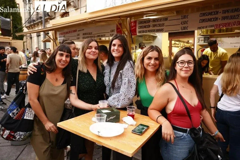 Foto 11 - Las Fiestas tambi&eacute;n se disfrutan con el tapeo en las casetas de la plaza del Mercado