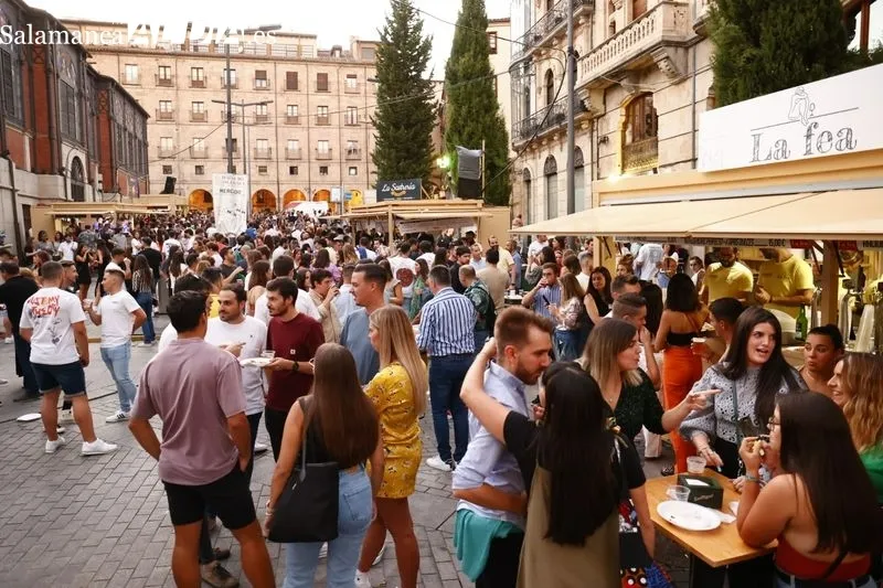 Foto 10 - Las Fiestas tambi&eacute;n se disfrutan con el tapeo en las casetas de la plaza del Mercado