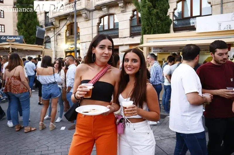 Foto 8 - Las Fiestas tambi&eacute;n se disfrutan con el tapeo en las casetas de la plaza del Mercado