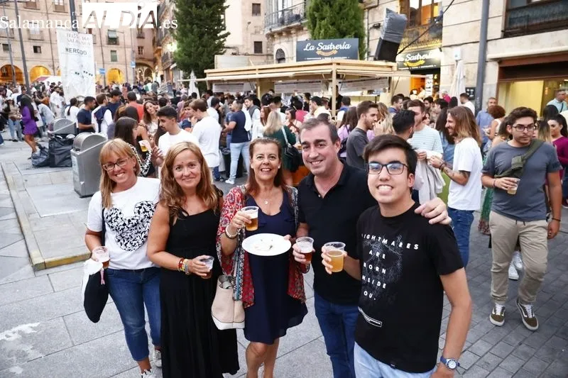 Foto 7 - Las Fiestas tambi&eacute;n se disfrutan con el tapeo en las casetas de la plaza del Mercado