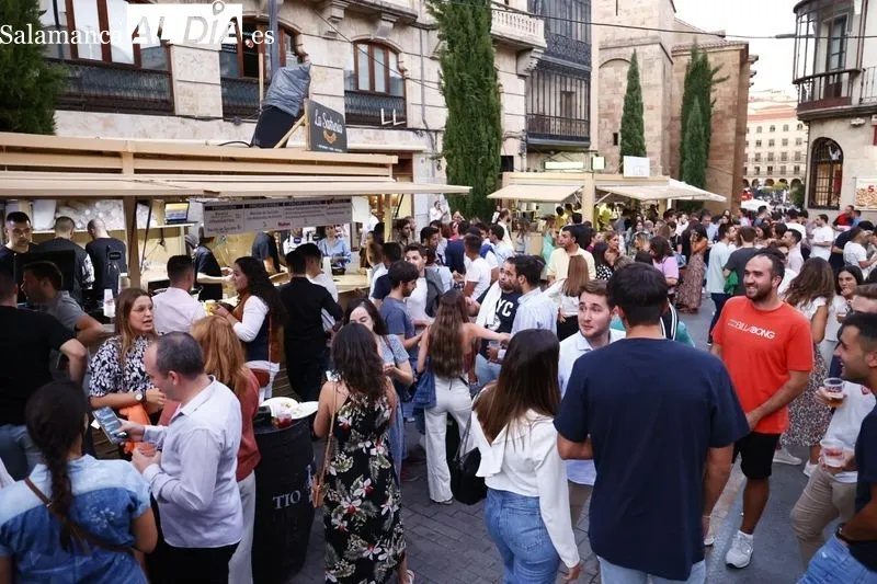 Foto 5 - Las Fiestas tambi&eacute;n se disfrutan con el tapeo en las casetas de la plaza del Mercado