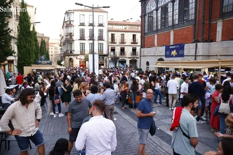 Foto 4 - Las Fiestas tambi&eacute;n se disfrutan con el tapeo en las casetas de la plaza del Mercado