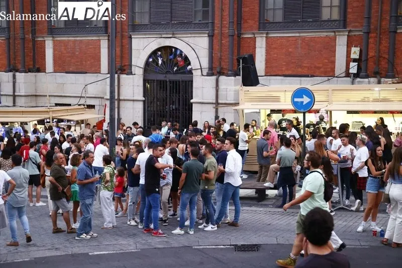 Foto 2 - Las Fiestas tambi&eacute;n se disfrutan con el tapeo en las casetas de la plaza del Mercado