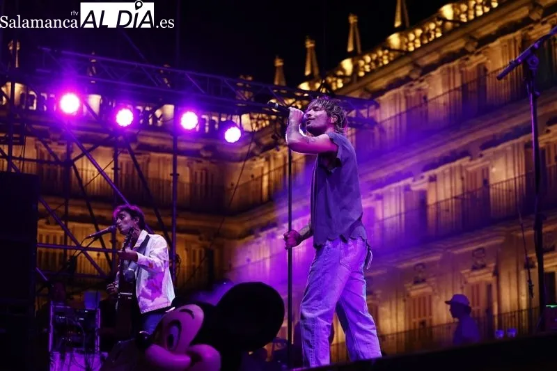 Foto 8 - Marlon pone a bailar a una abarrotada Plaza Mayor