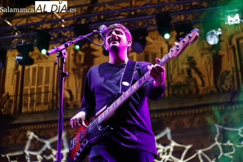 Foto 6 - Marlon pone a bailar a una abarrotada Plaza Mayor