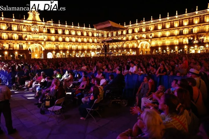 Concierto de Ana Guerra en la Plaza Mayor de Salamanca