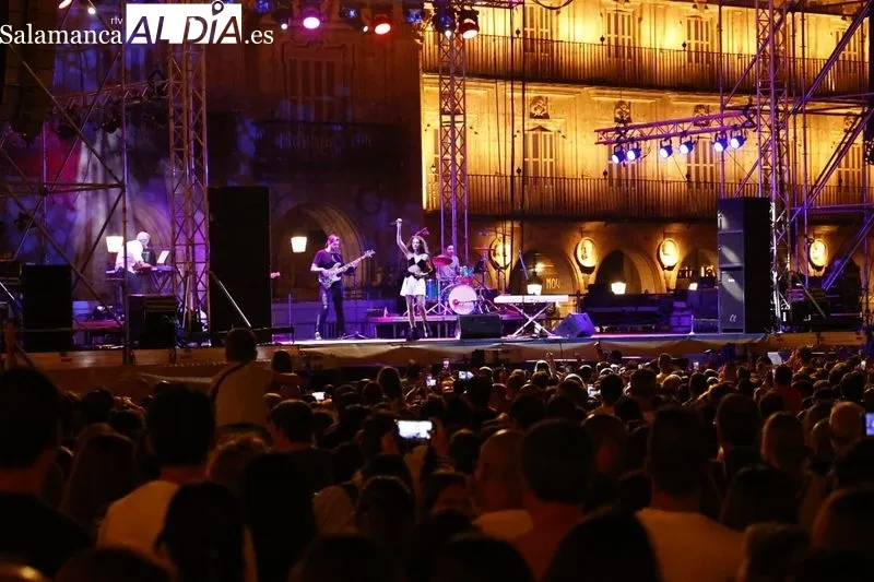 Concierto de Ana Guerra en la Plaza Mayor de Salamanca