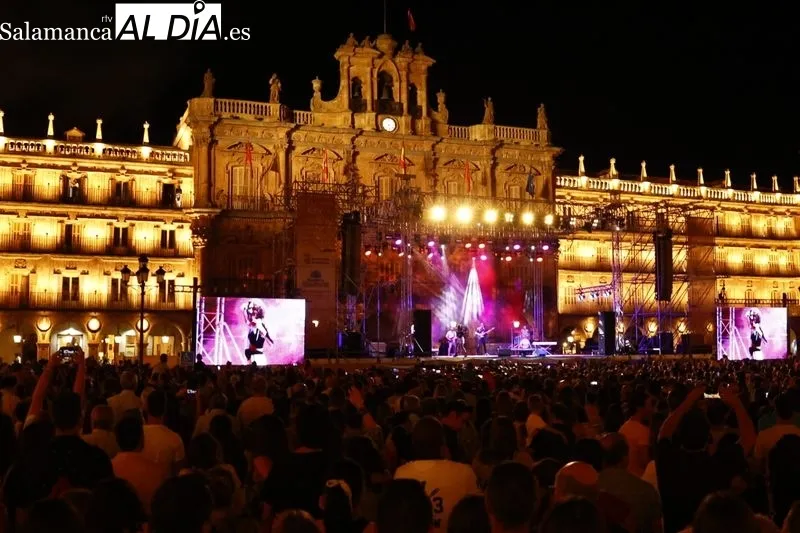 Concierto de Ana Guerra en la Plaza Mayor de Salamanca