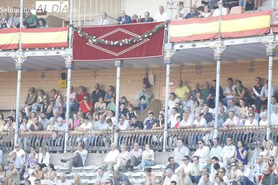 Foto 7 - ... y con las figuras, llegaron los rostros conocidos a La Glorieta
