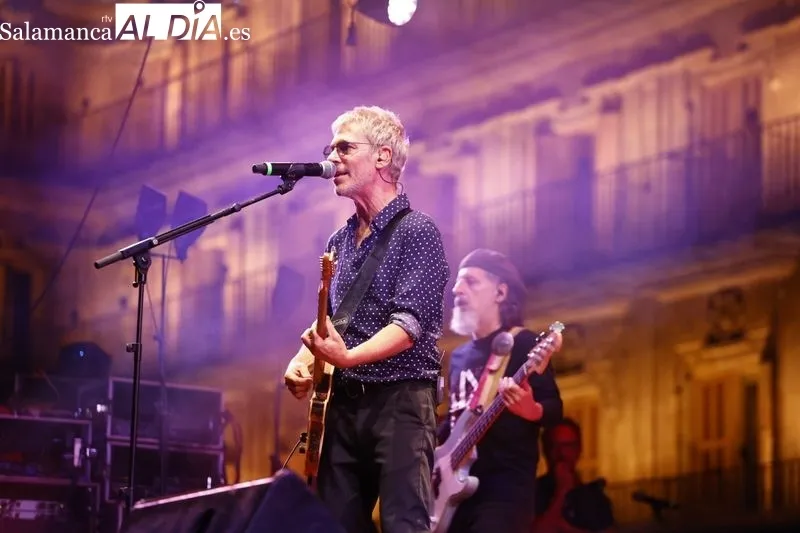 Concierto de Ariel Rot y Kiko Veneno este domingo en la Plaza Mayor de Salamanca. Fotos: David Sañudo